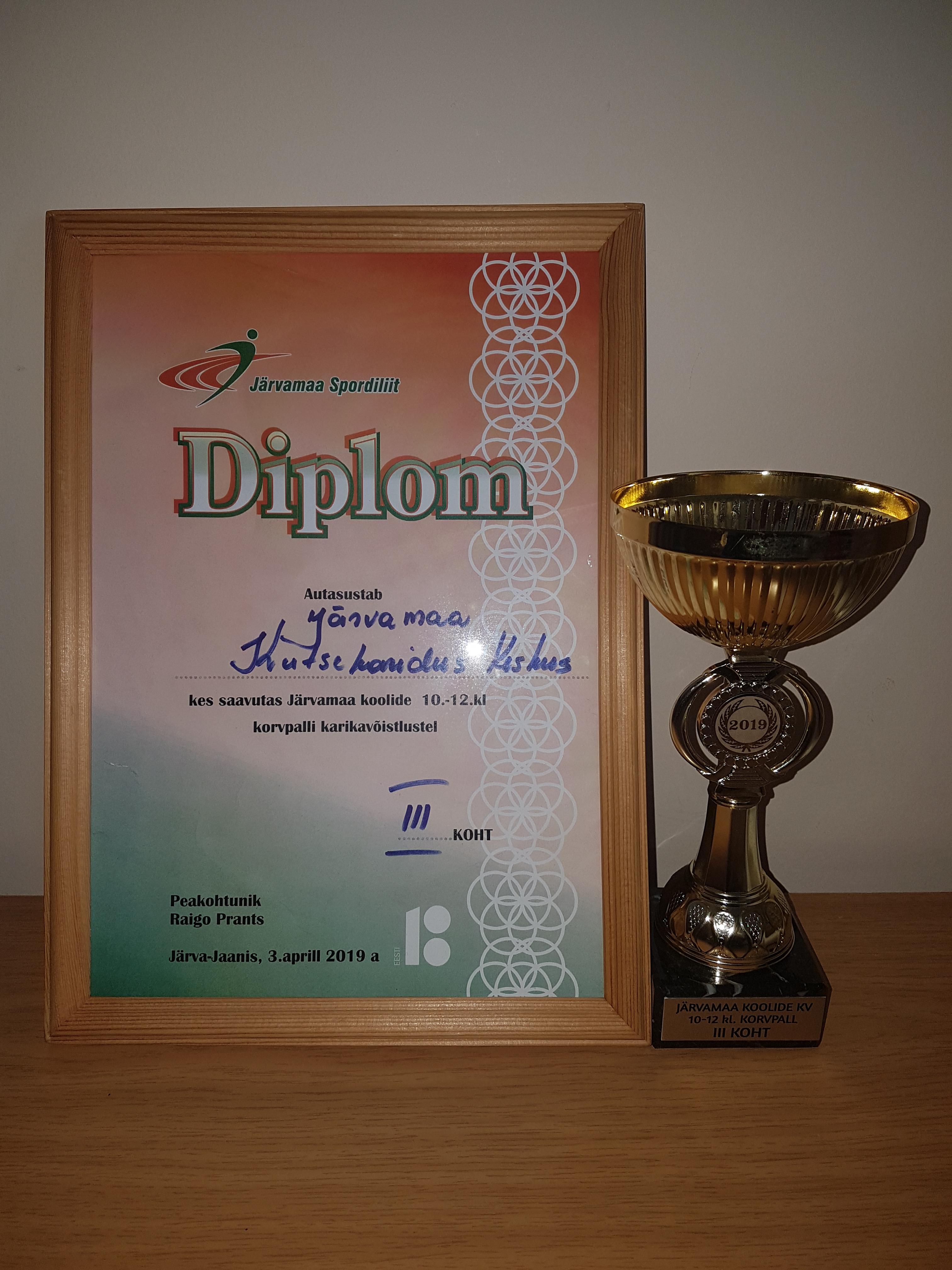 Järvamaa Kutsehariduskeskuse korvpalli võistkond saavutas Järvamaa koolide 10.-12.klasside vahelisel korvpalli karikavõistlusel auhinnalise III.koha.